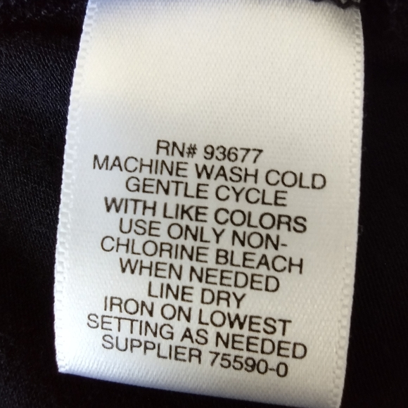 LIZ Claiborne Sleeveless Top with Lace at the Top, Black Color. - Picture 8 of 8